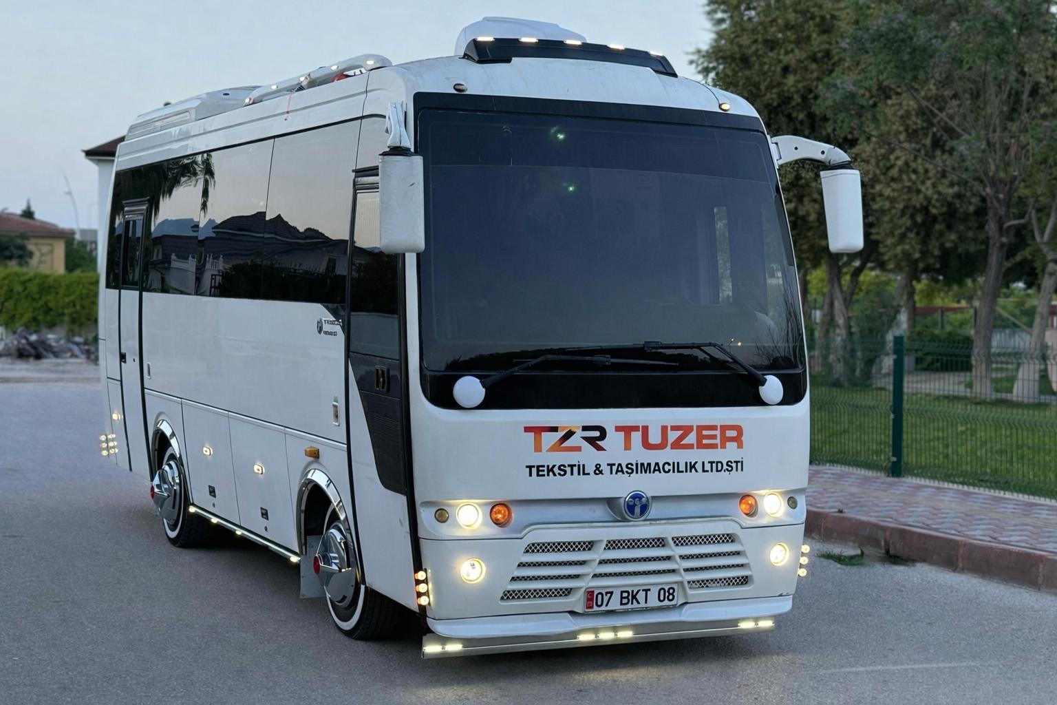 Tuzer Turizm servis aracı